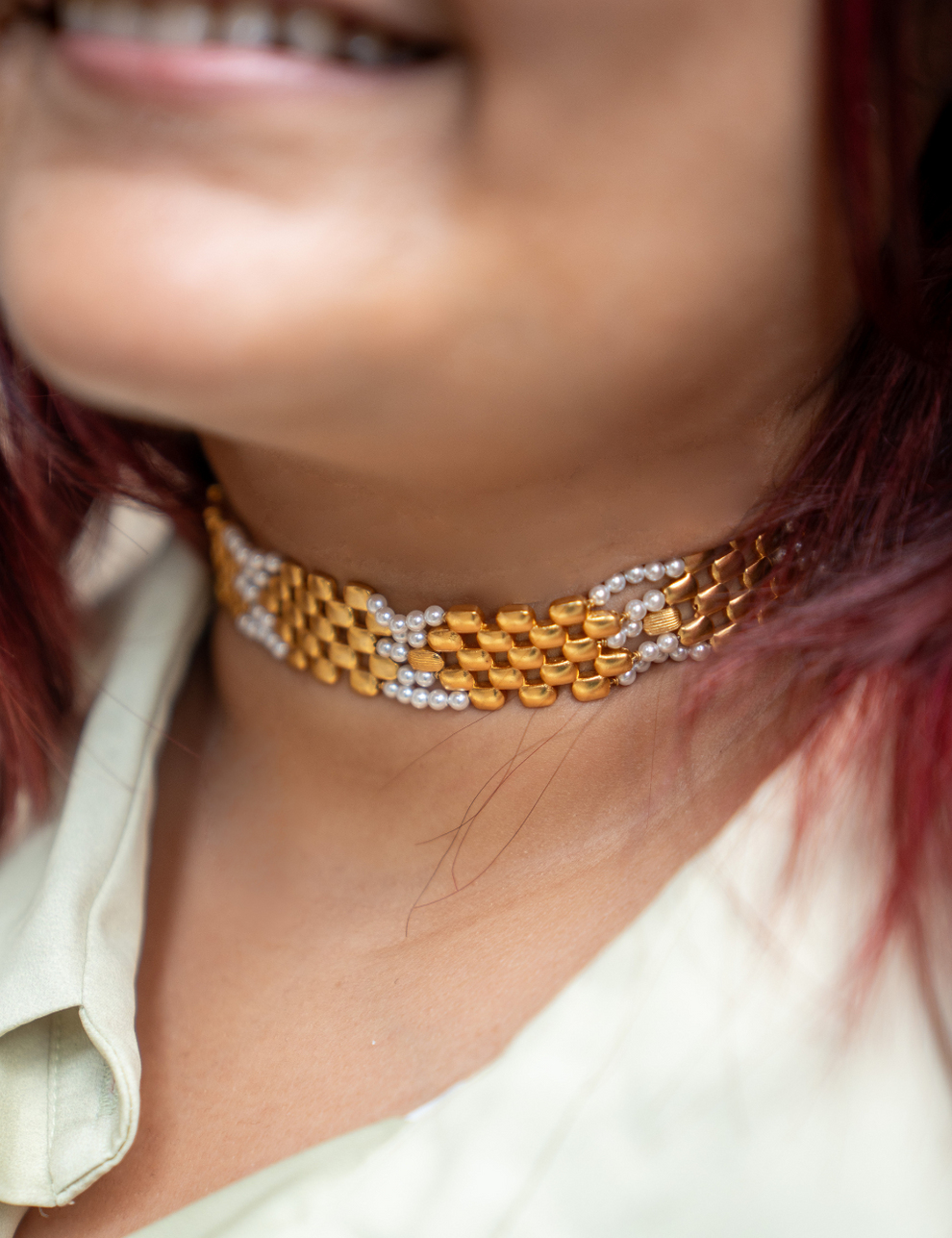 Pearly Golden Cutout Choker